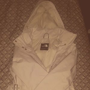 NORTHFACE》 White jkt.🌧 Perfect for a rainy day🌧